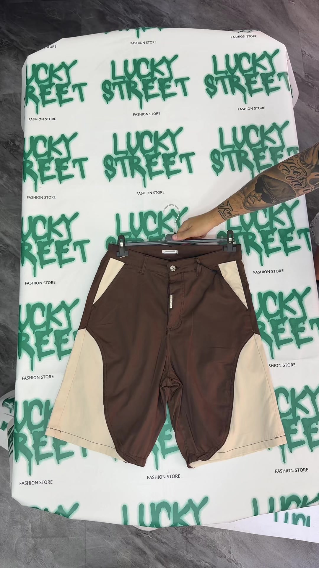 @luckystreet__