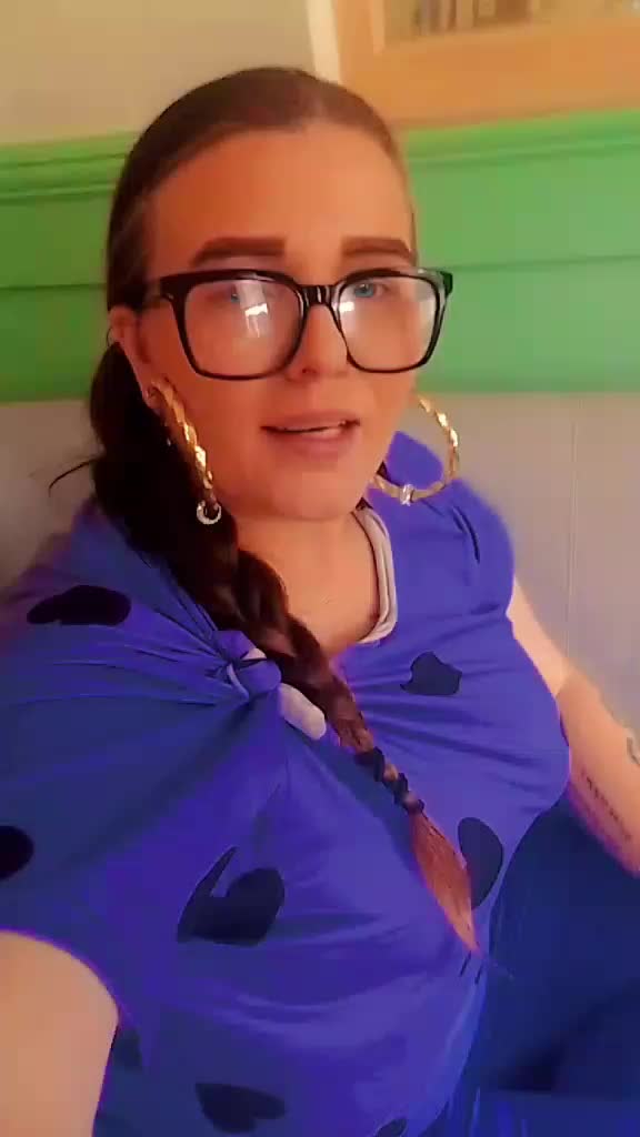 @annielizzybee1992