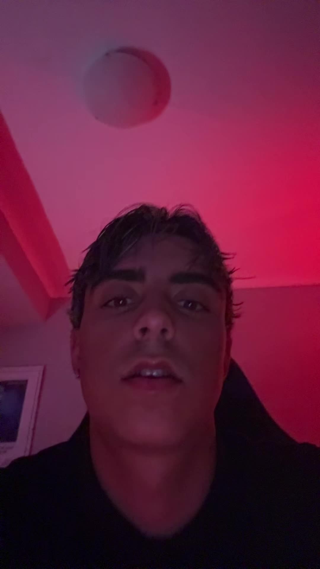 @Adrii🖤
