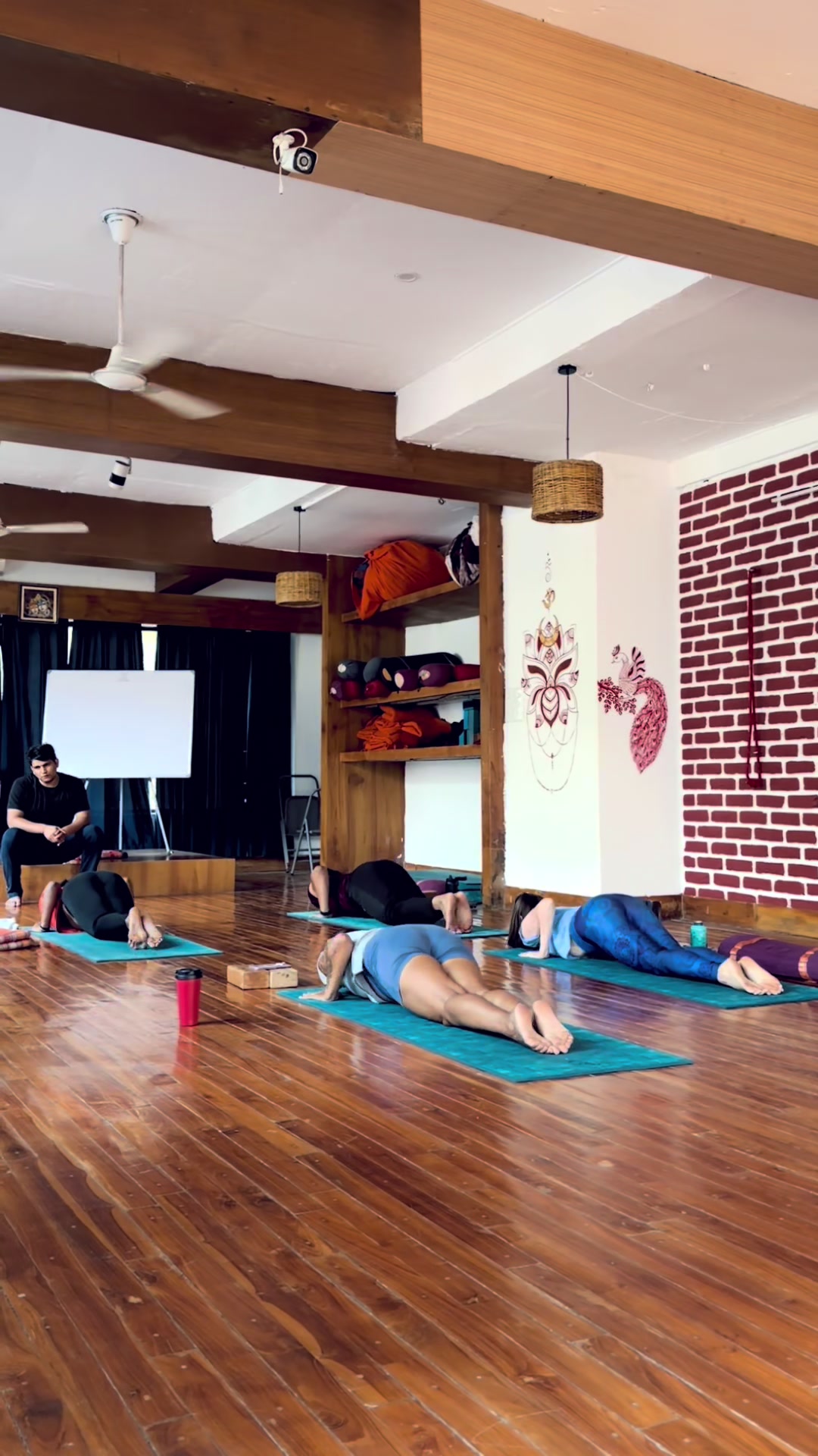 @Yoga With ááᏠThurein đ§âď¸