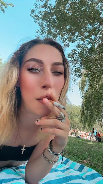 @Claudia🖤