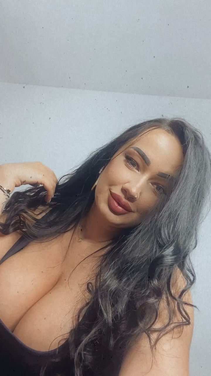 @bustylora4
