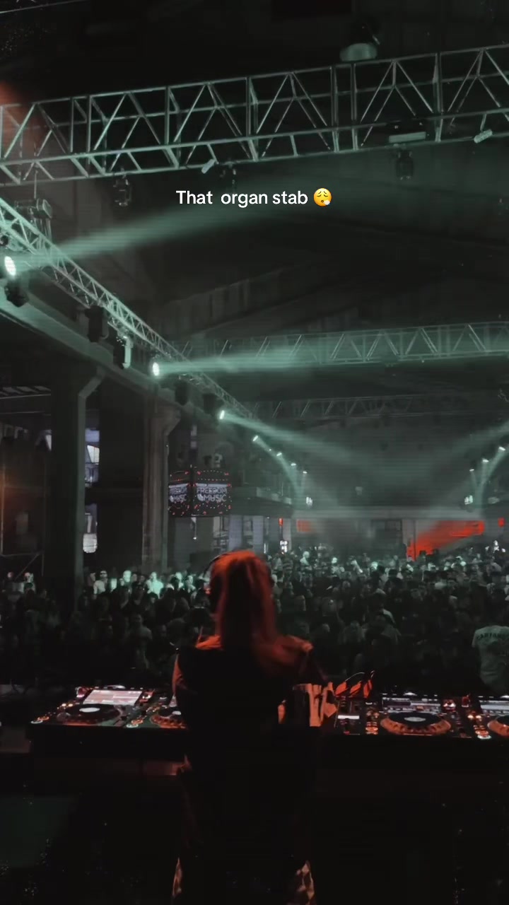 @AmyElleDJ