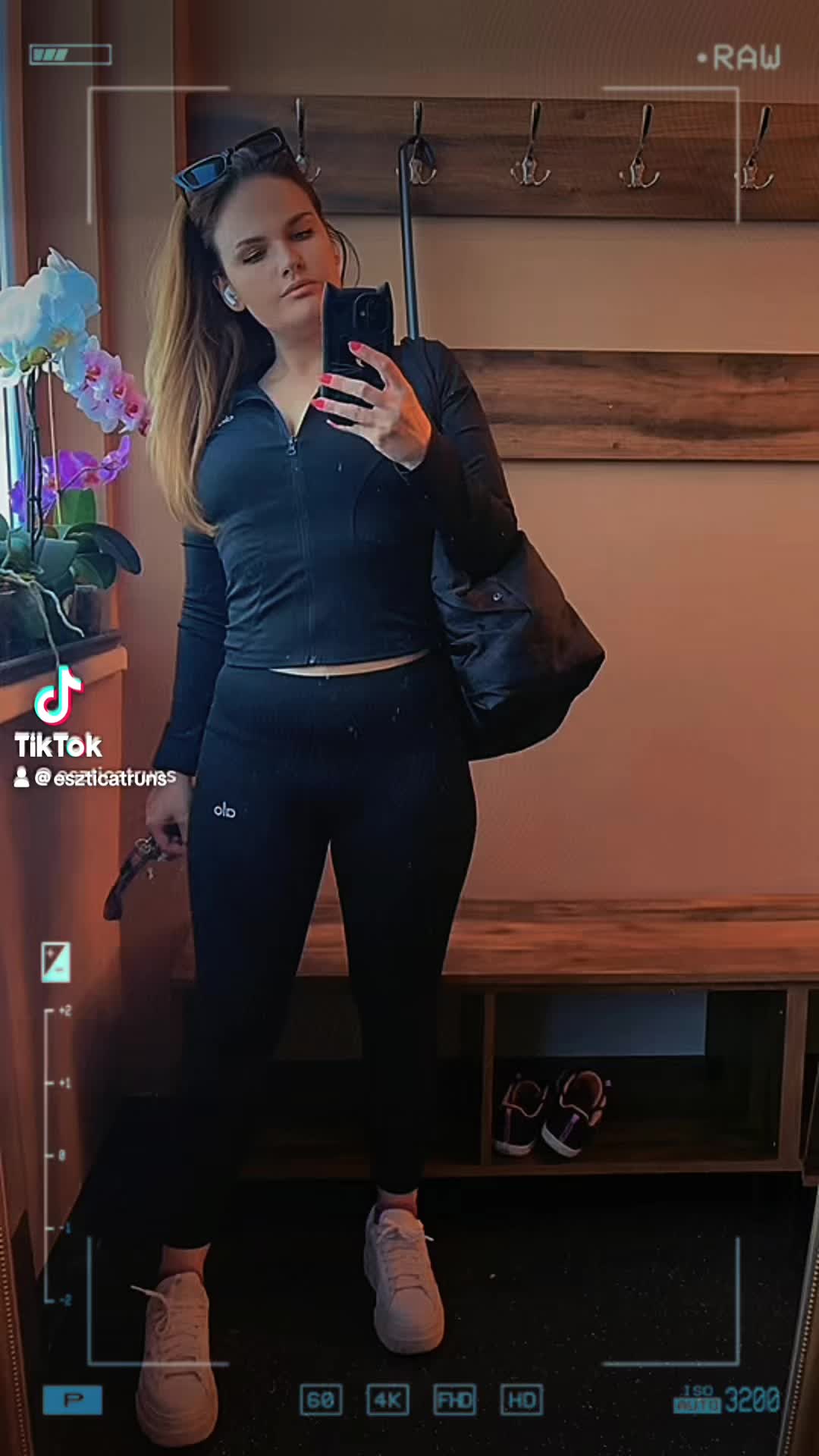@EsztiCat🩷