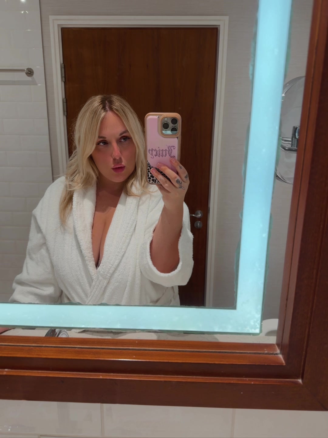@blondiepeach 🍑👸
