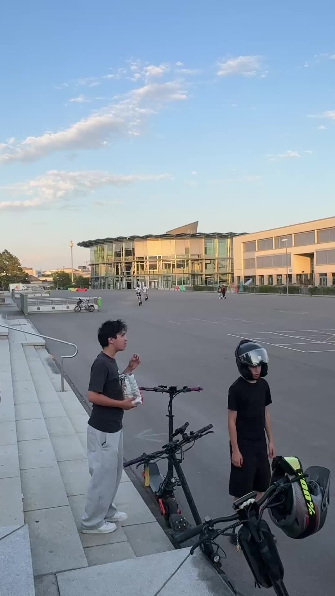 @Charly 🏔️ 🛴