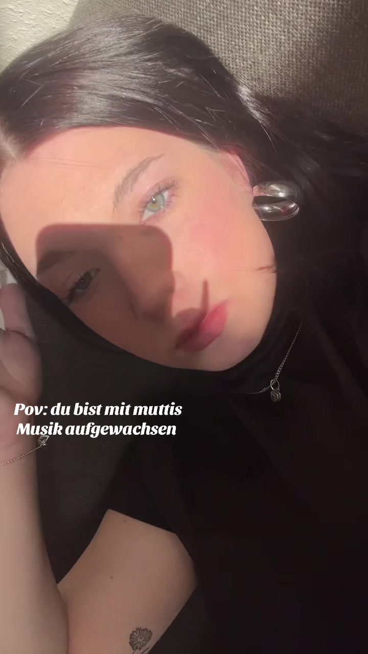 @👤