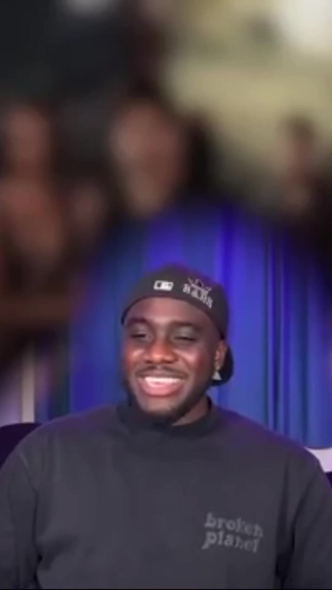 @Akinreacts