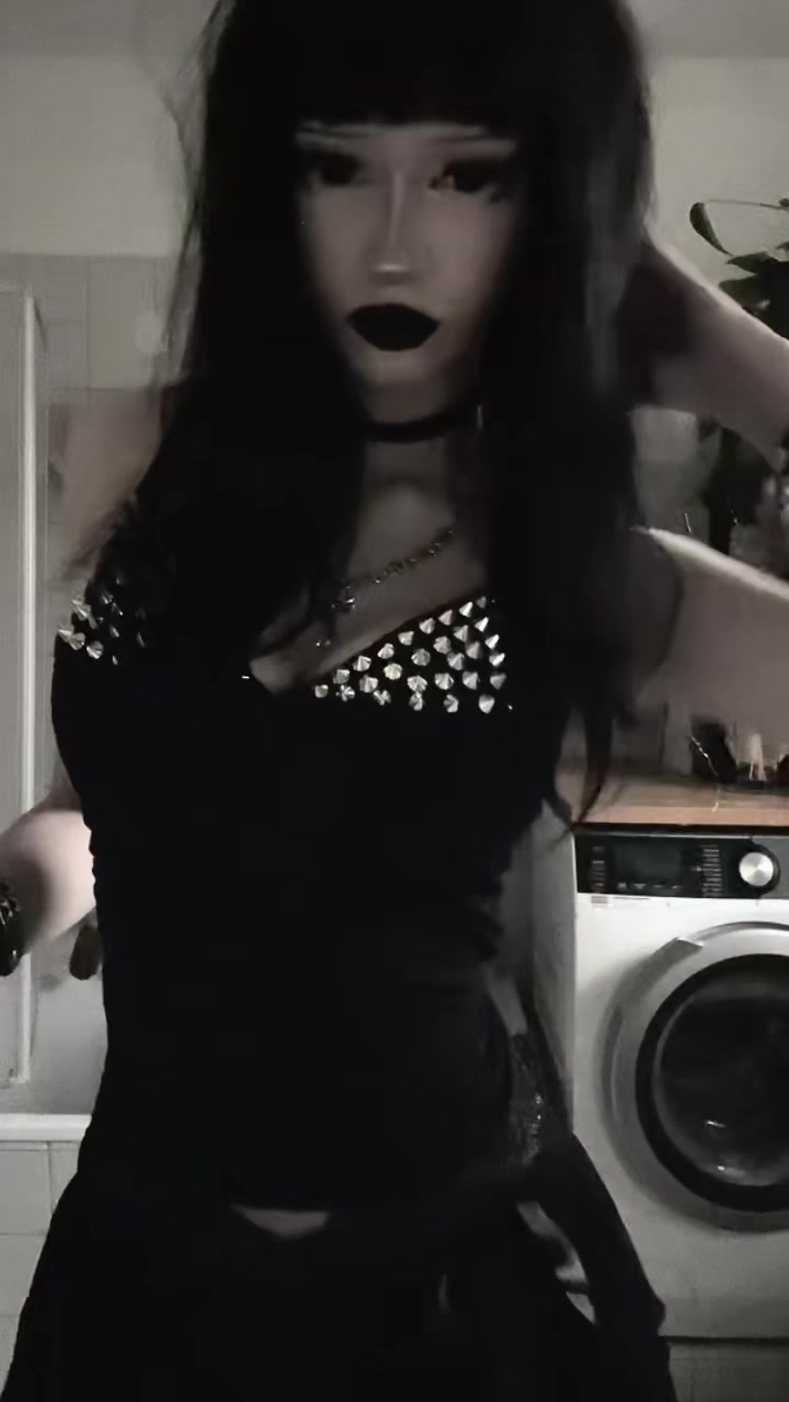 @⊝