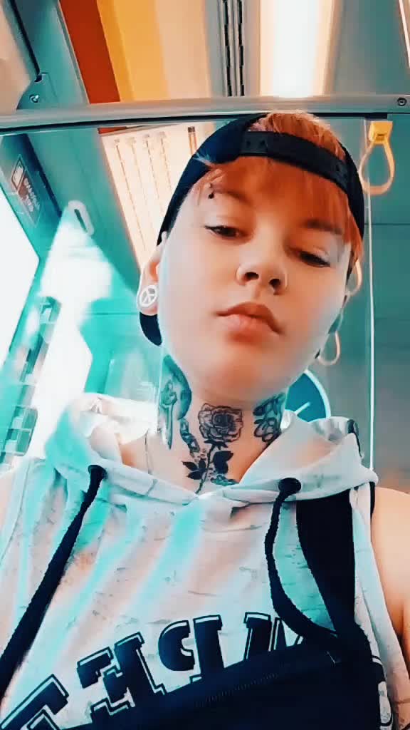 @Bettina Bar&aacute;t516