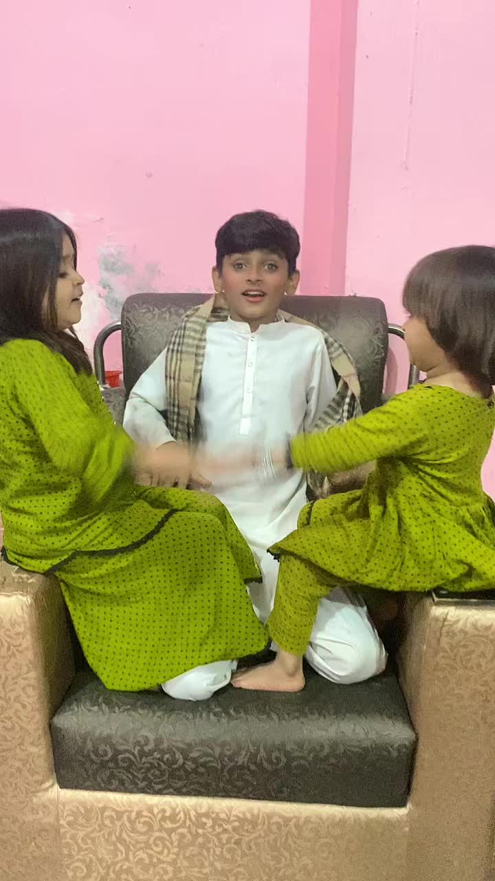 @Ayesha cutie🥰