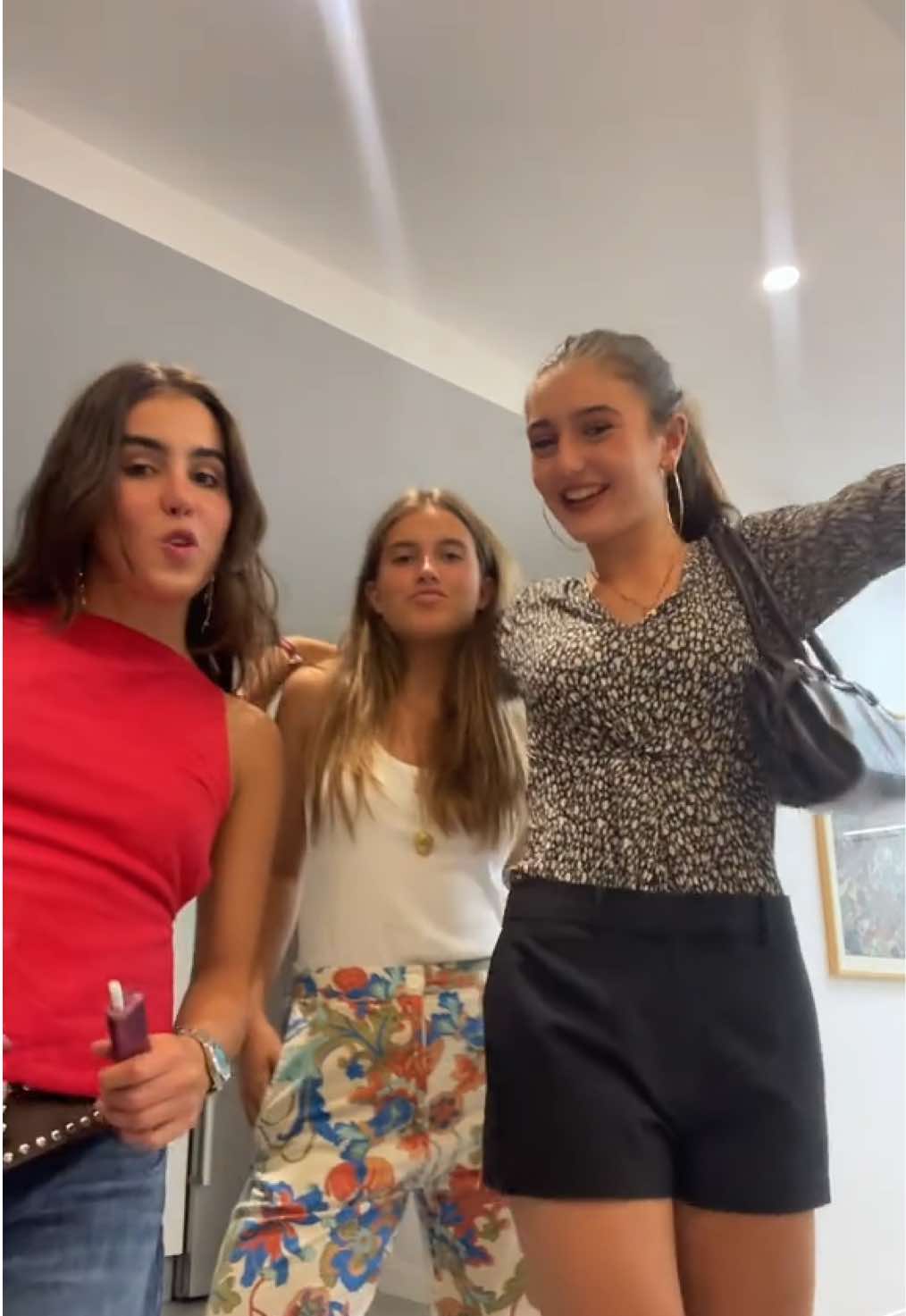 @Ana Vallarino