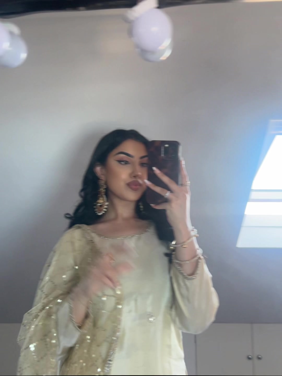 @arooj