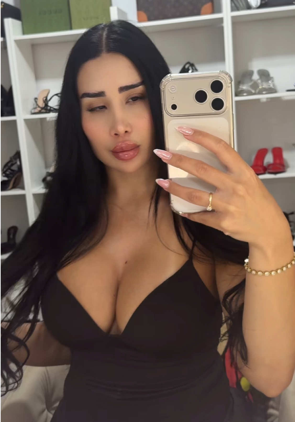 @𝙼 𝙰 𝙽 𝙸 𝚀 𝚄 𝙴 🍒