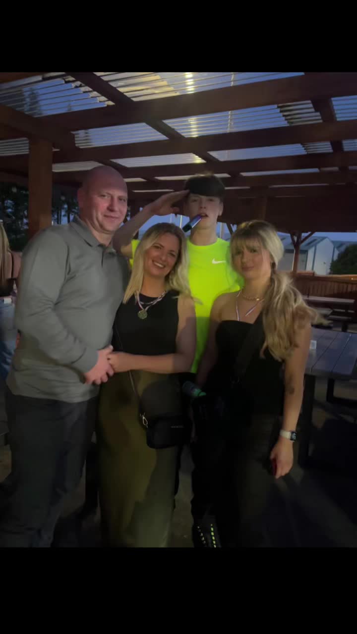 @izzyevans_