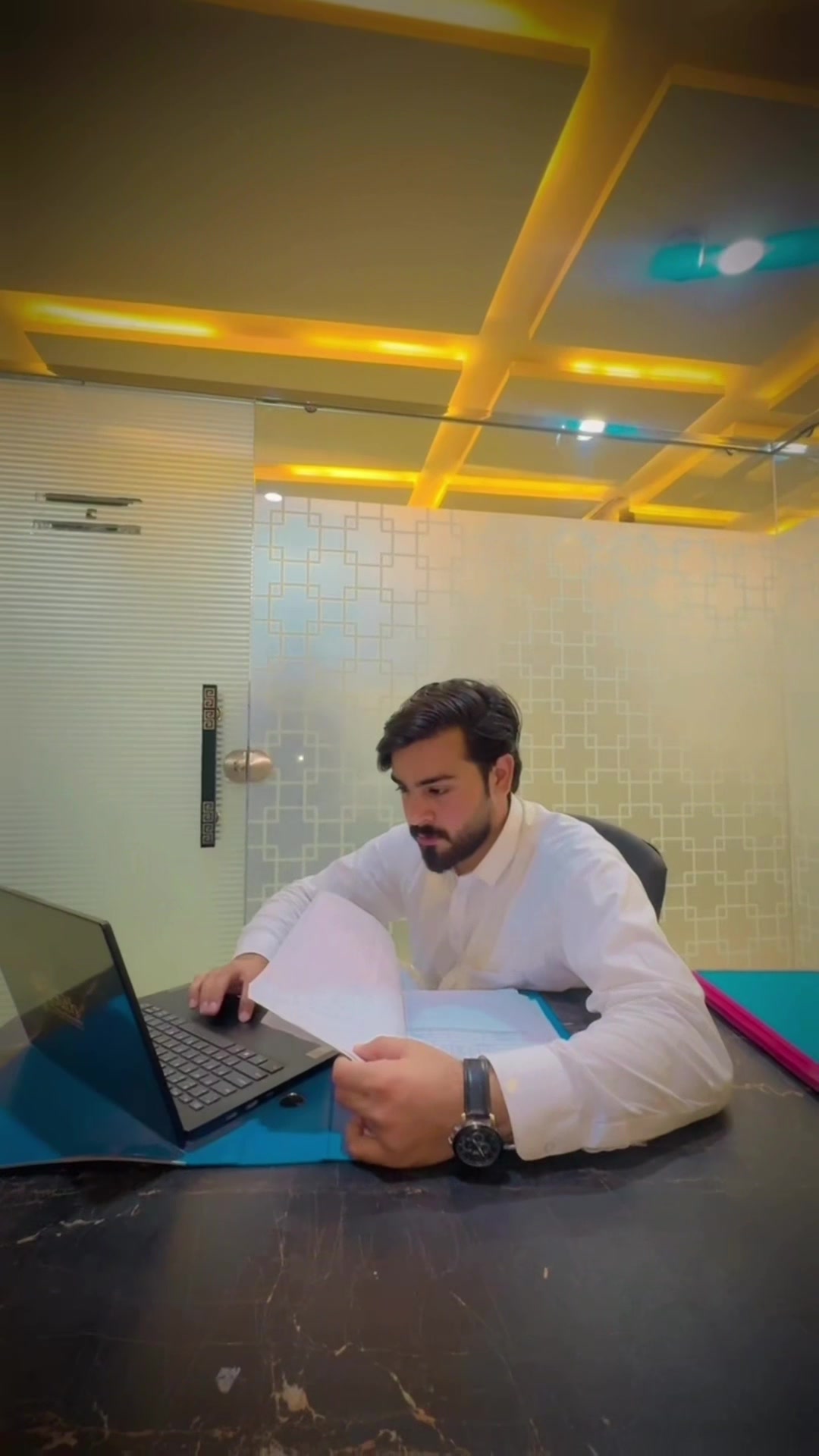 @عزیز خان 🚩