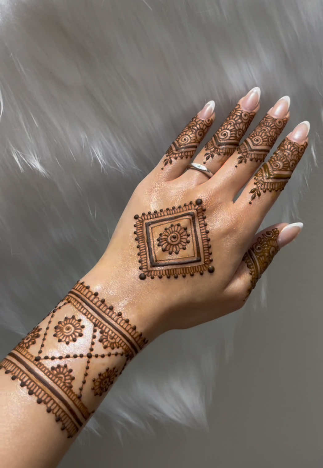 @charmsofmehandi