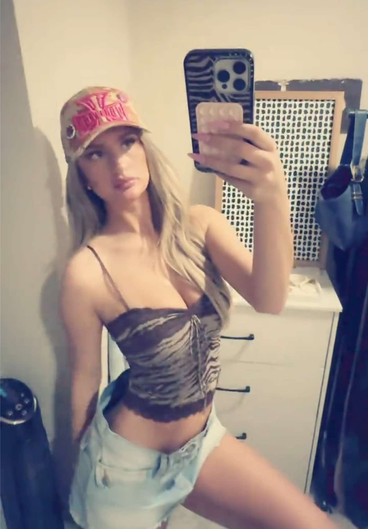 @LOGANEAKLE