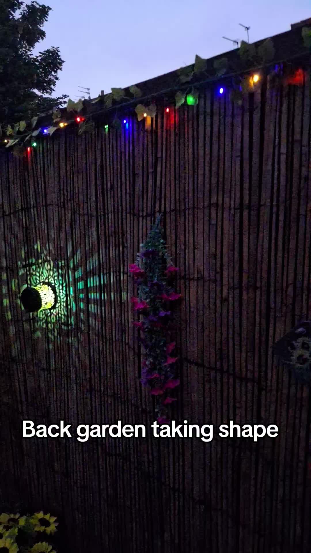 @Itsmedeedee