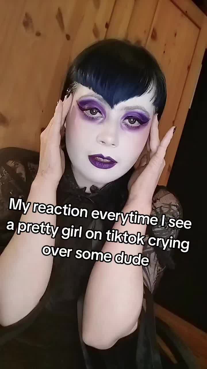 @Caroline 💙🖤