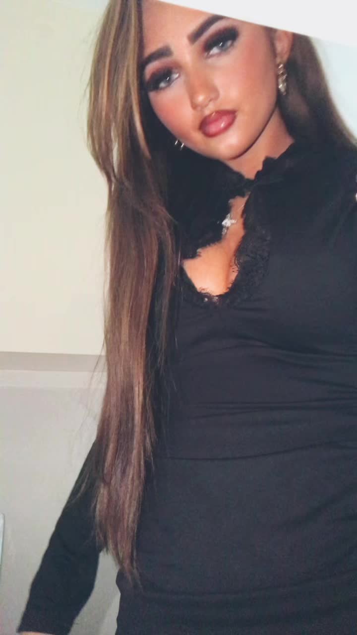 @𝒲𝒾𝓃𝓃𝒾ℯ 𝓂𝒶𝓇𝒾ℯ 👸🏽