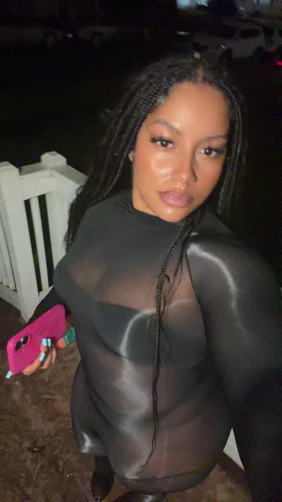 @TheeTropixalRedd