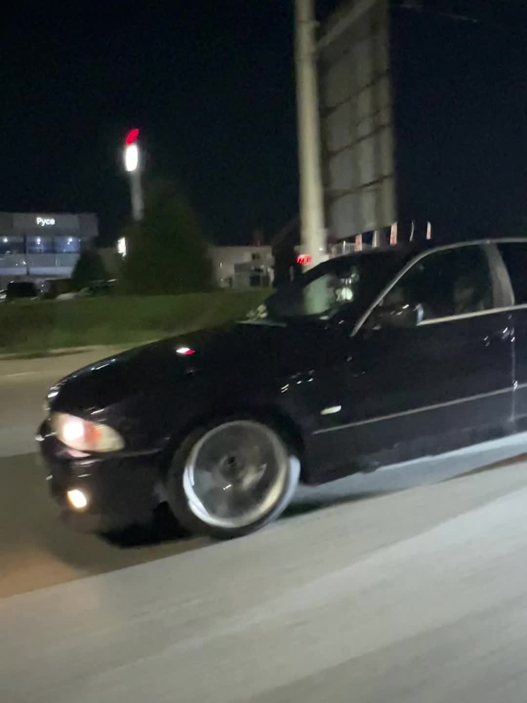 @n.mollov.e39