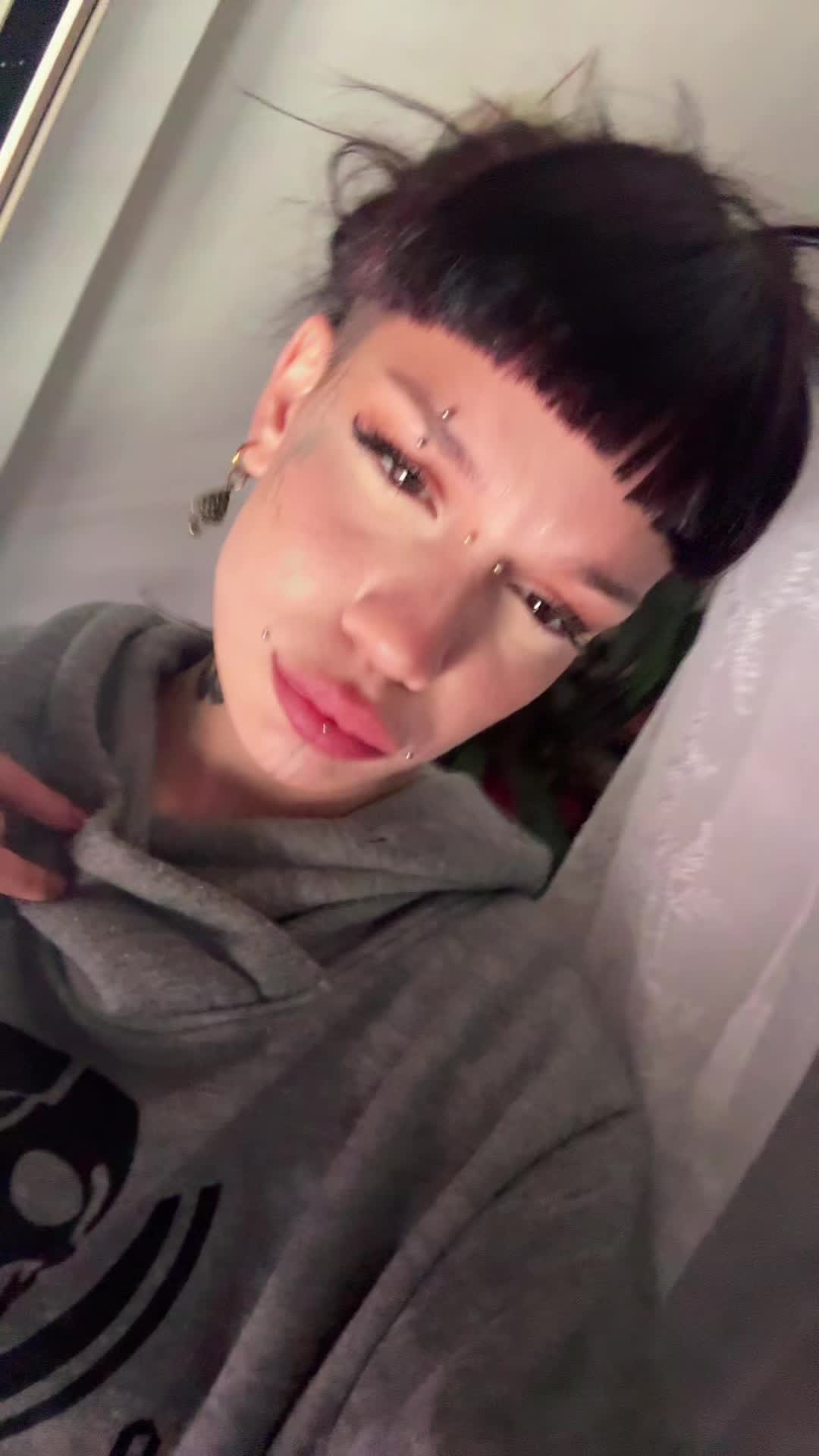 @𝐆𝐫𝐞𝐭𝐚 𝐓𝐫𝐢𝐥𝐥𝐢