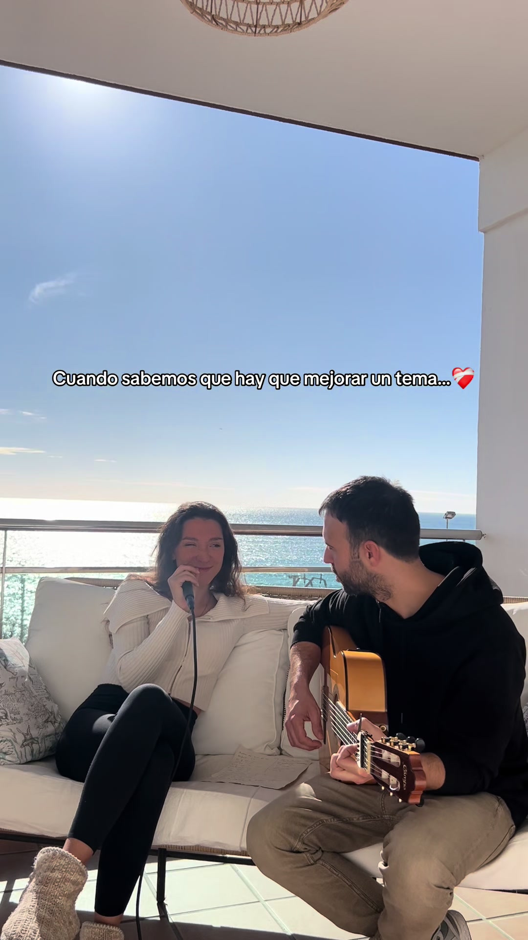 @lauraalosmusic