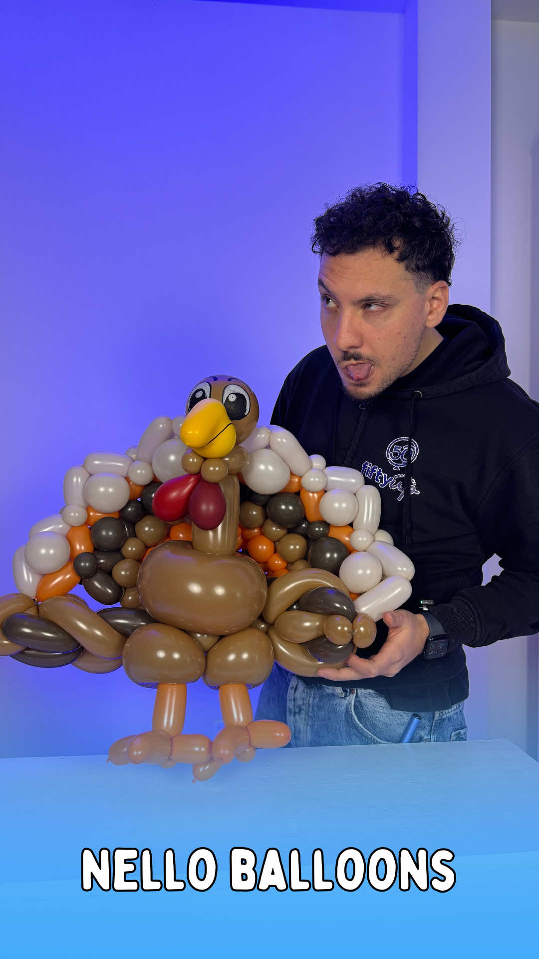 @Nello_Balloon Artist