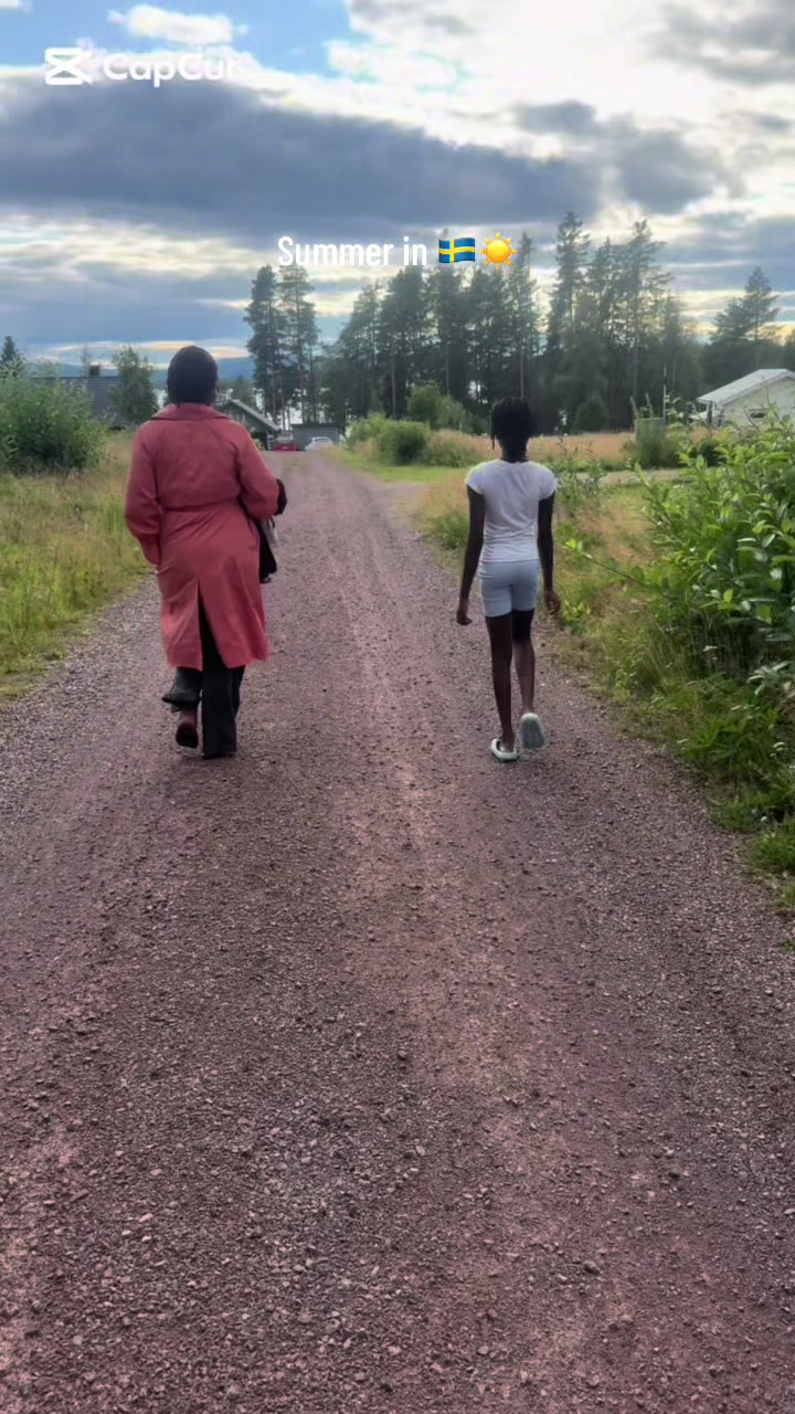 @A N N A AKU 🇬🇲🇸🇪