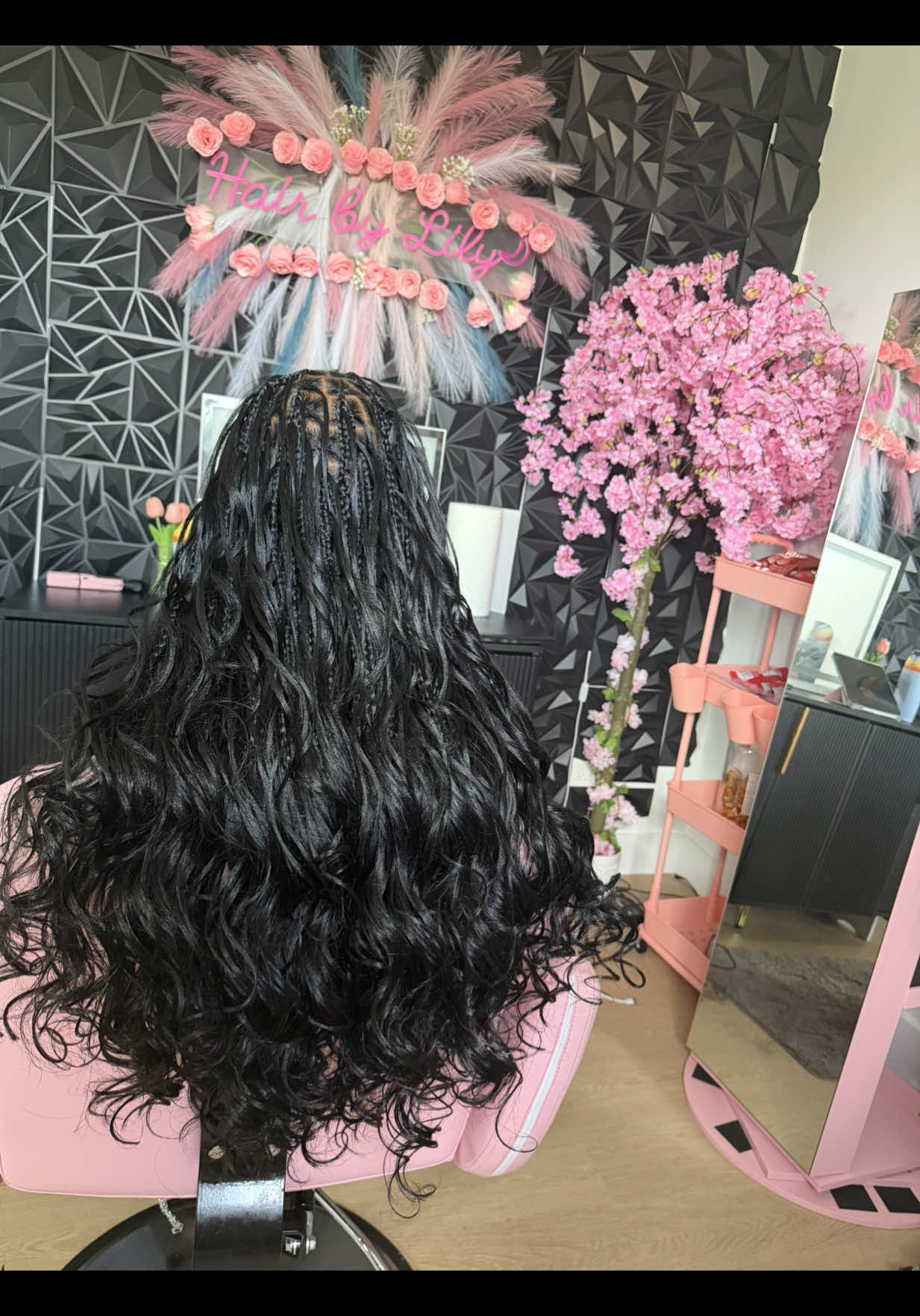@Hairbylily Edmonton 🇨🇦