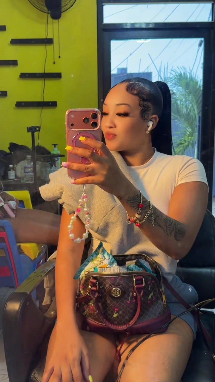 @khaloni11