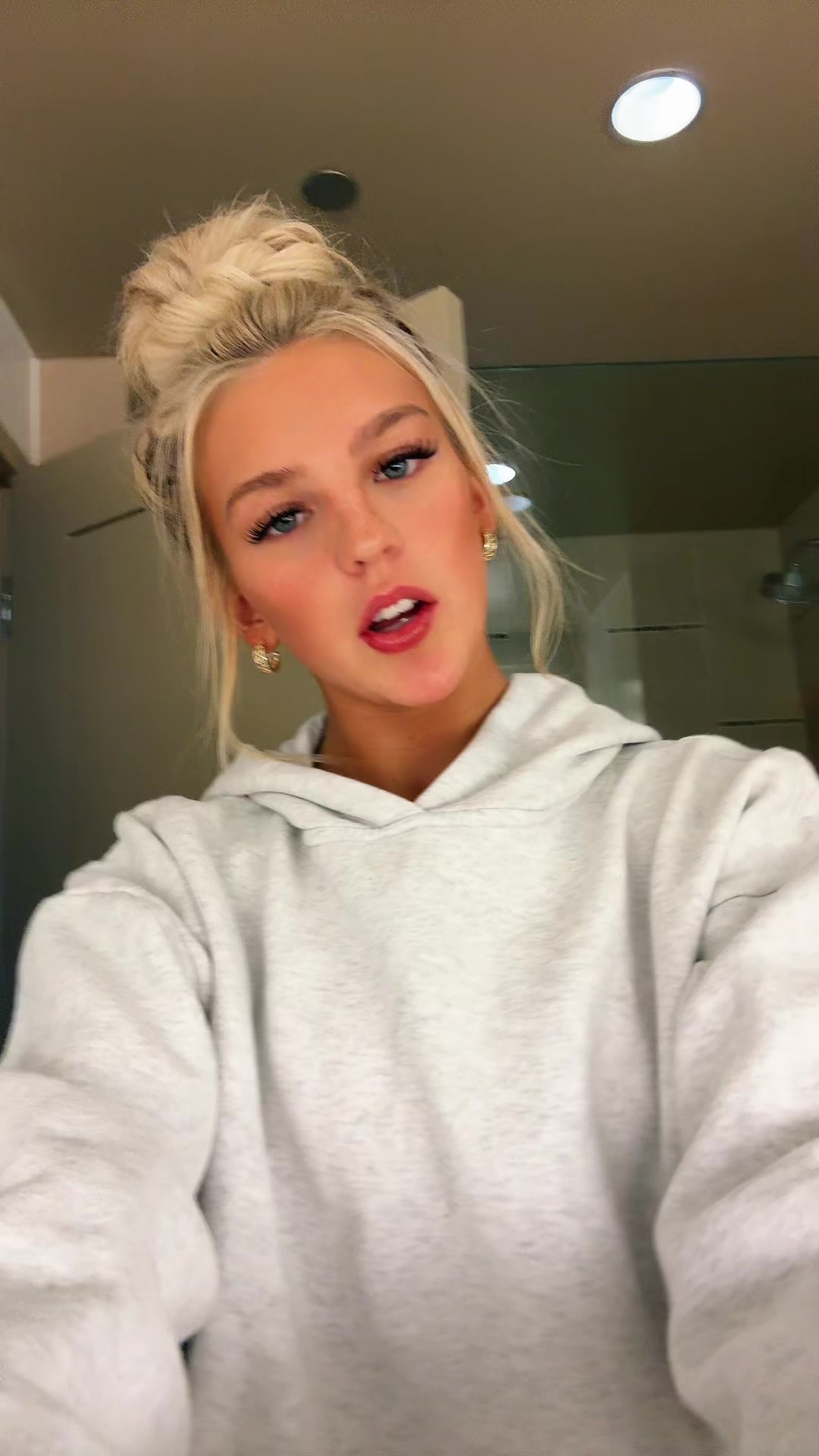 @lizzyyy