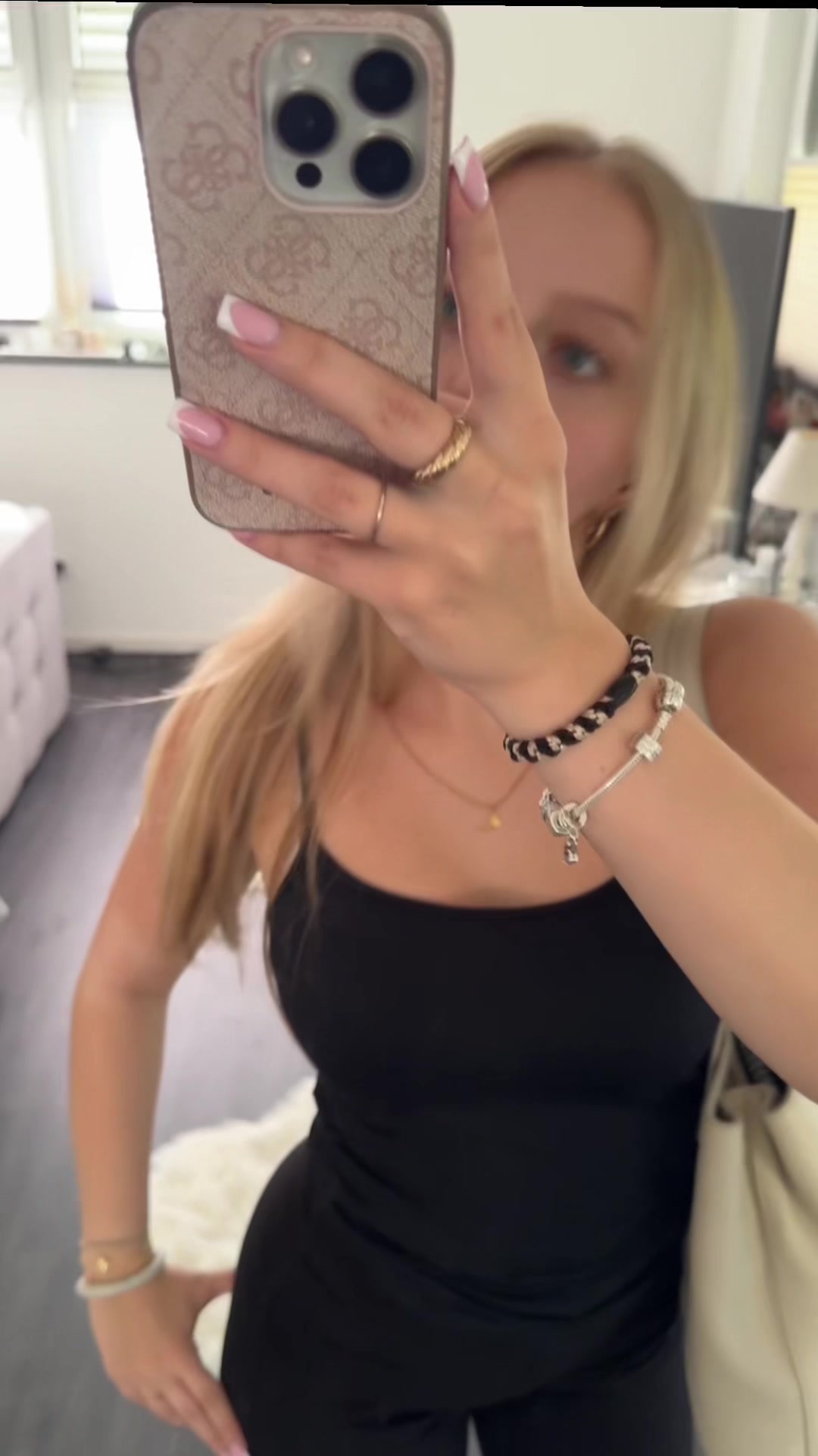 @nia