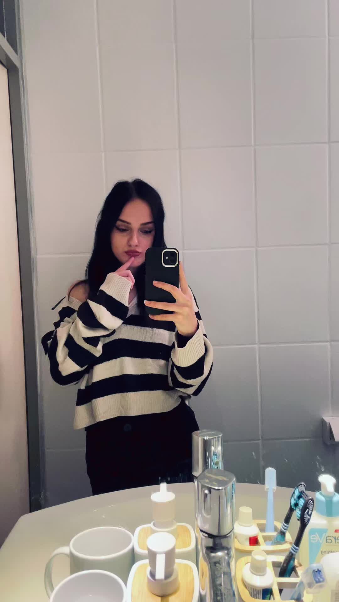 @laura