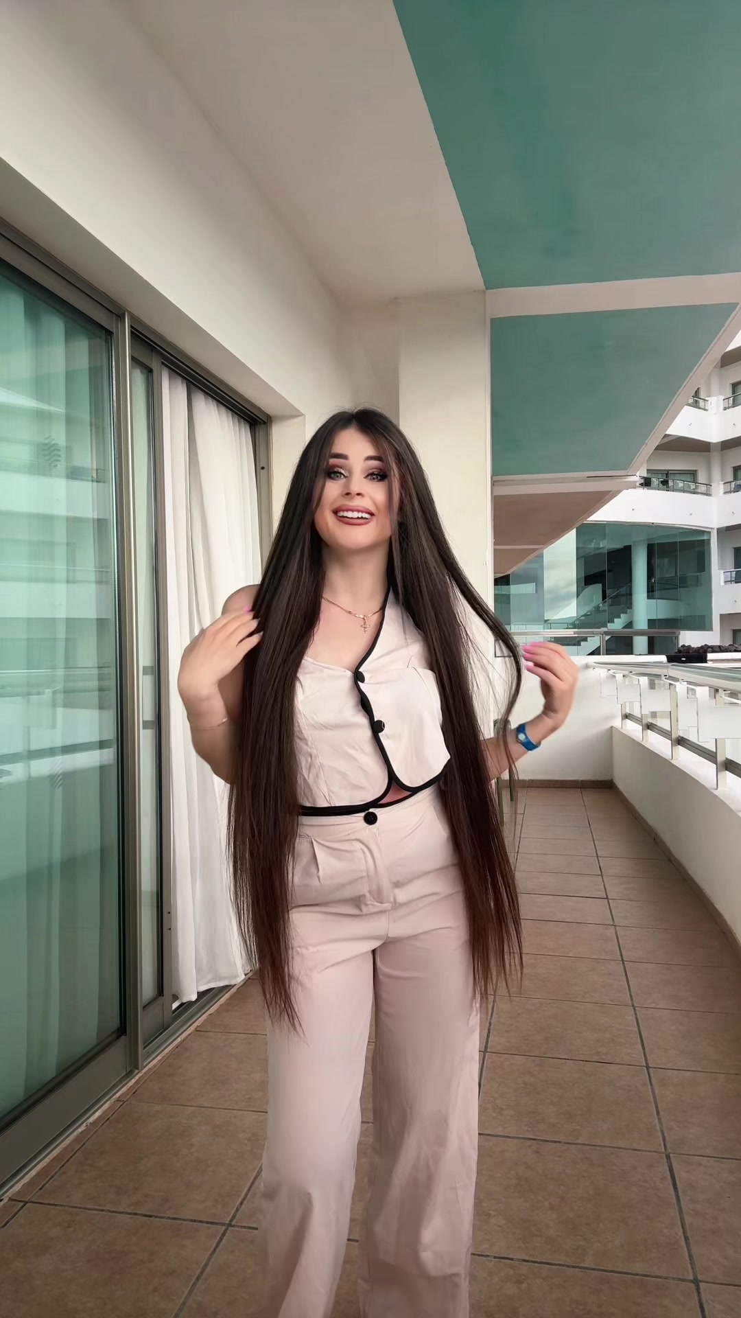 @Dorina HAPPY 🤪