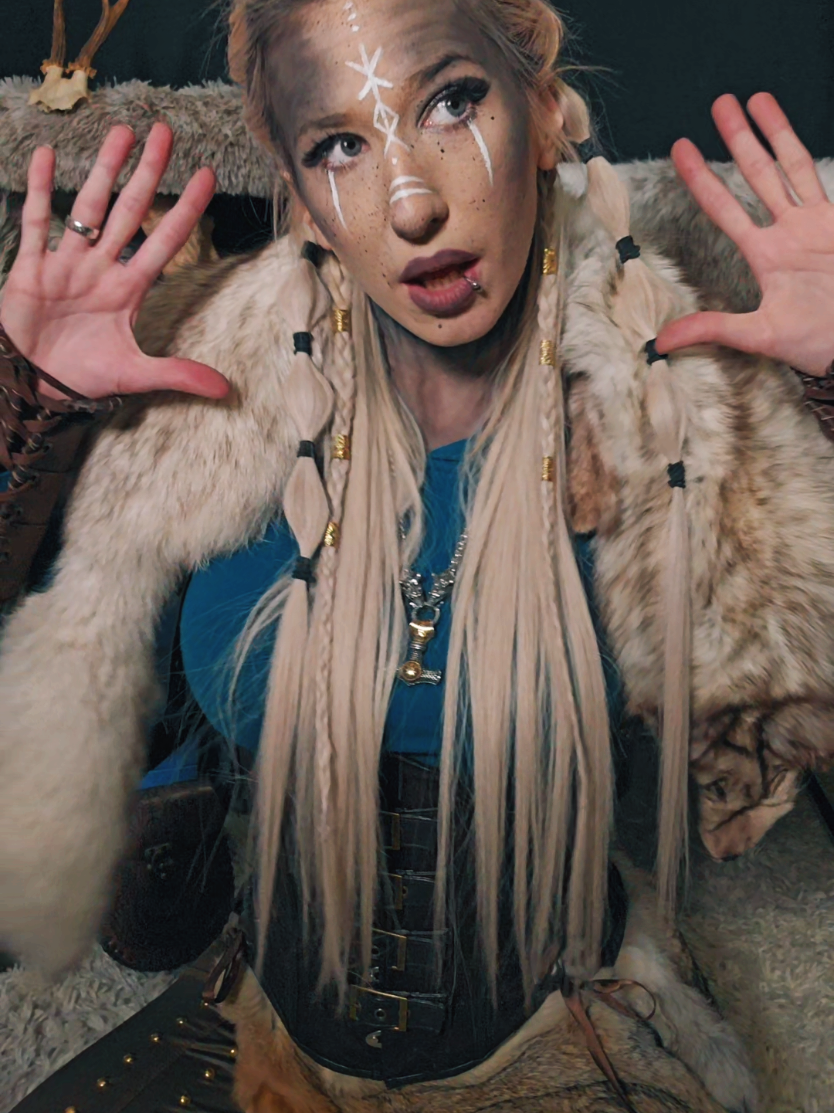 @VikingJulia
