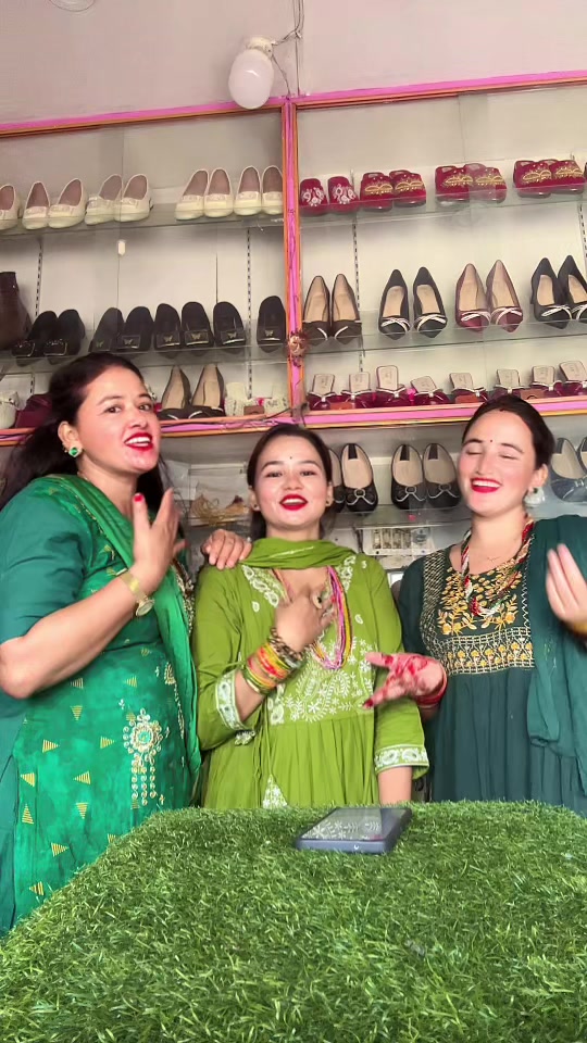 @NISHA OLI❤️