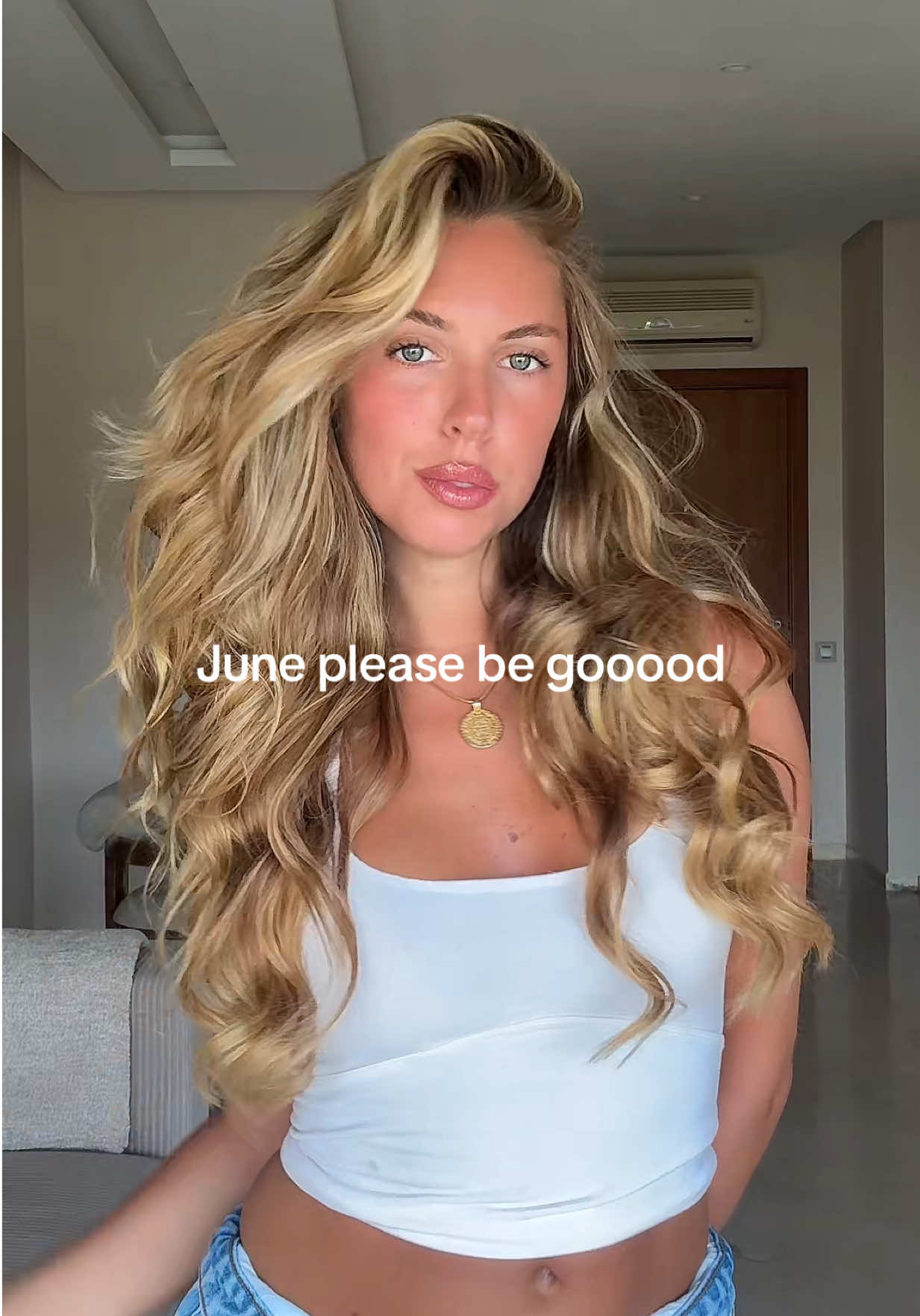 @Asturzia