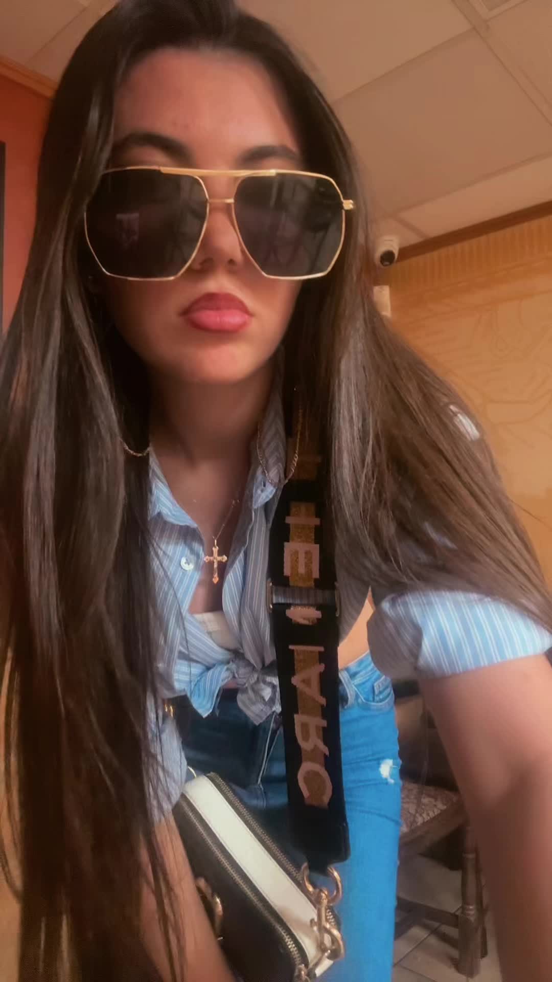 @𝐋𝐋🦢