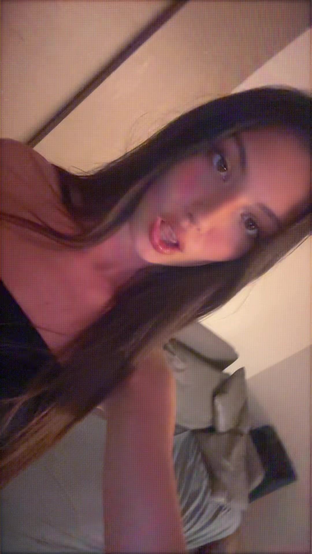 @V🌟