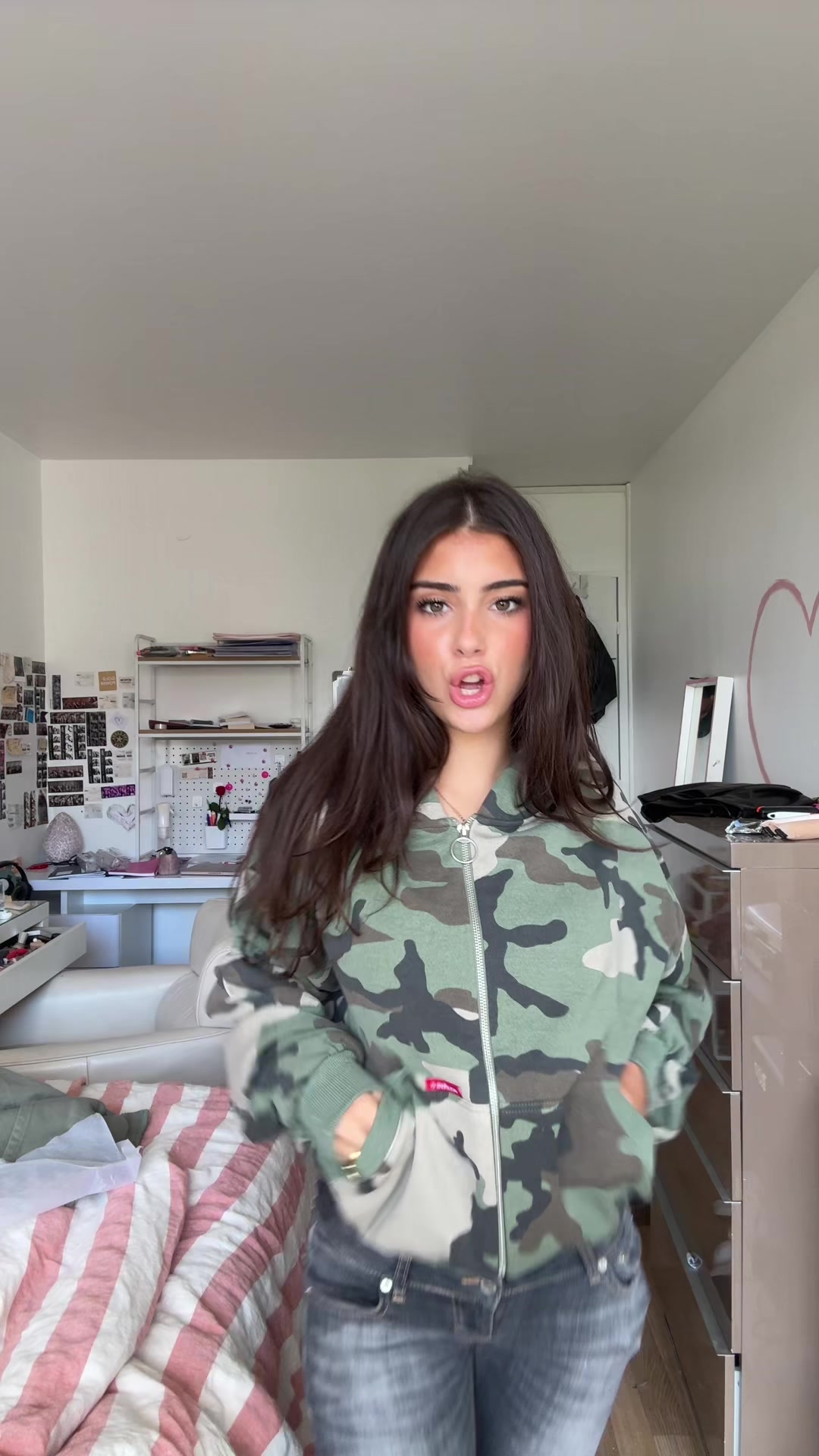 @whooischarlotte