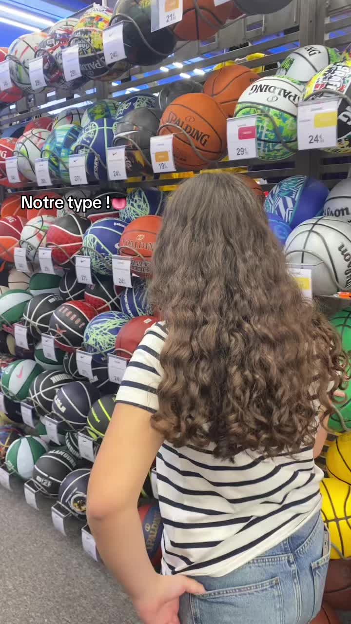 @𝒯