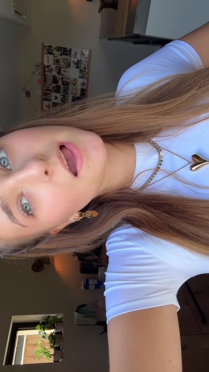 @𝙴