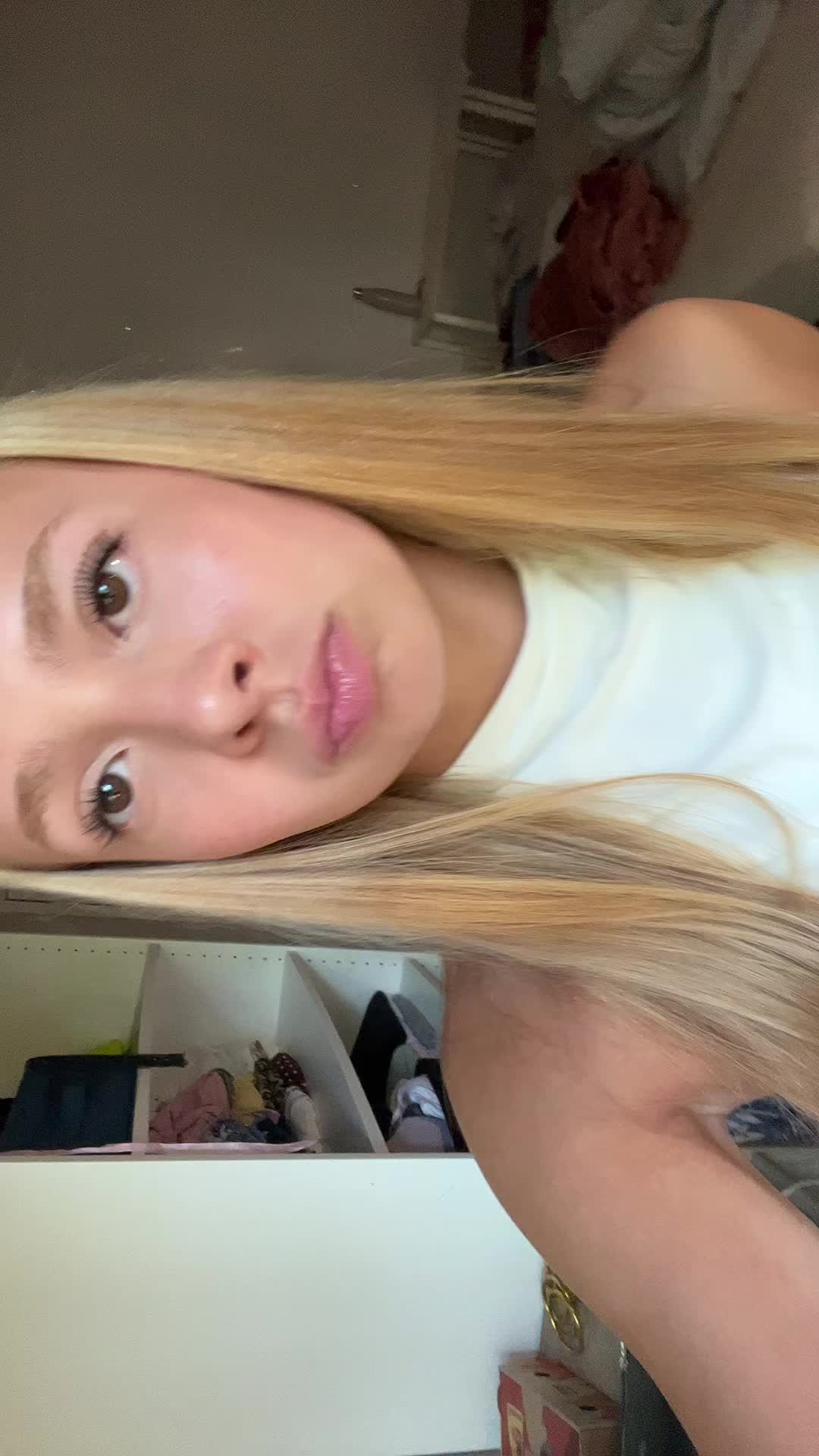 @𝐿𝑒𝓃𝒶