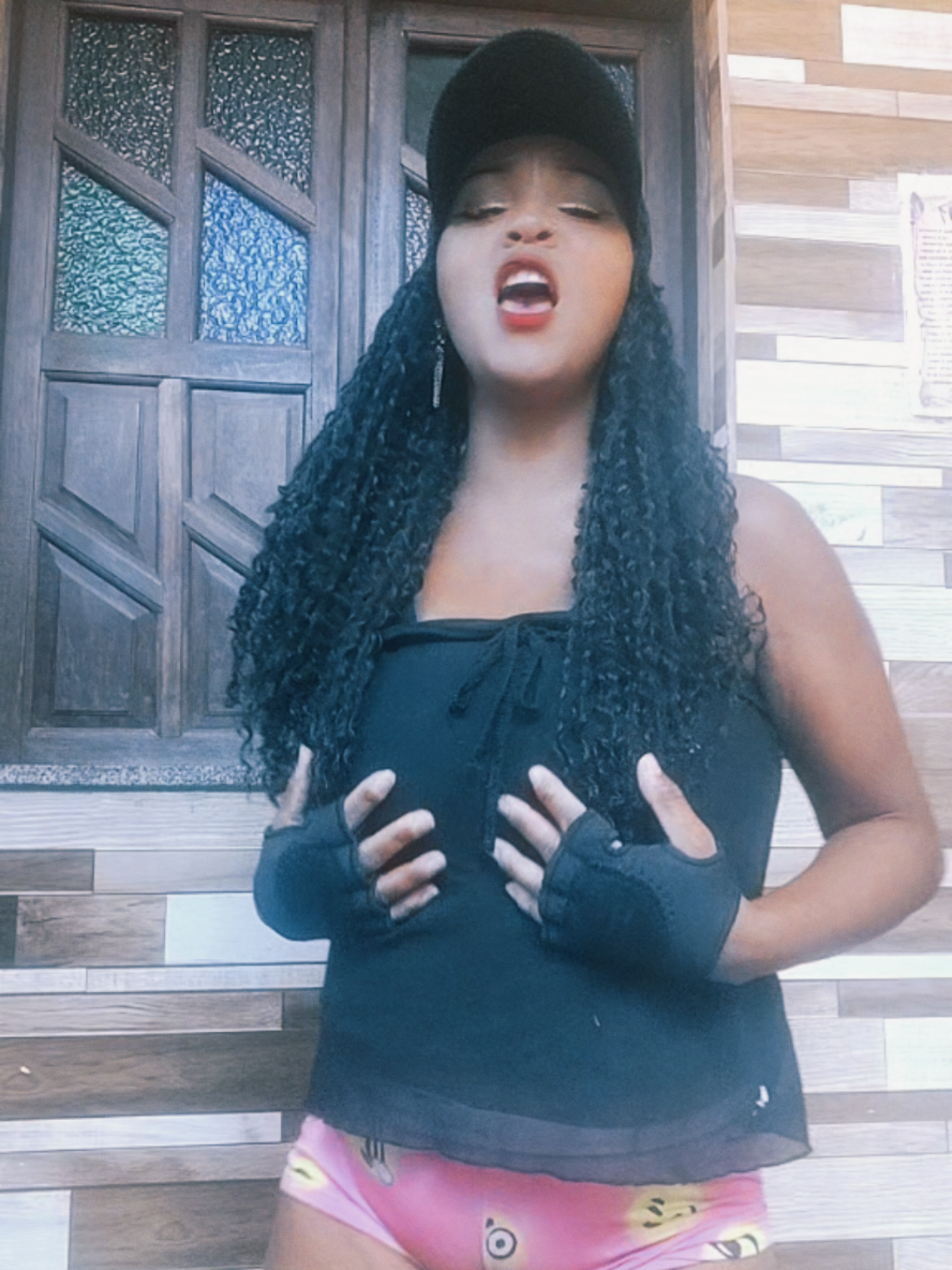 @Lucy a guria do short sexy