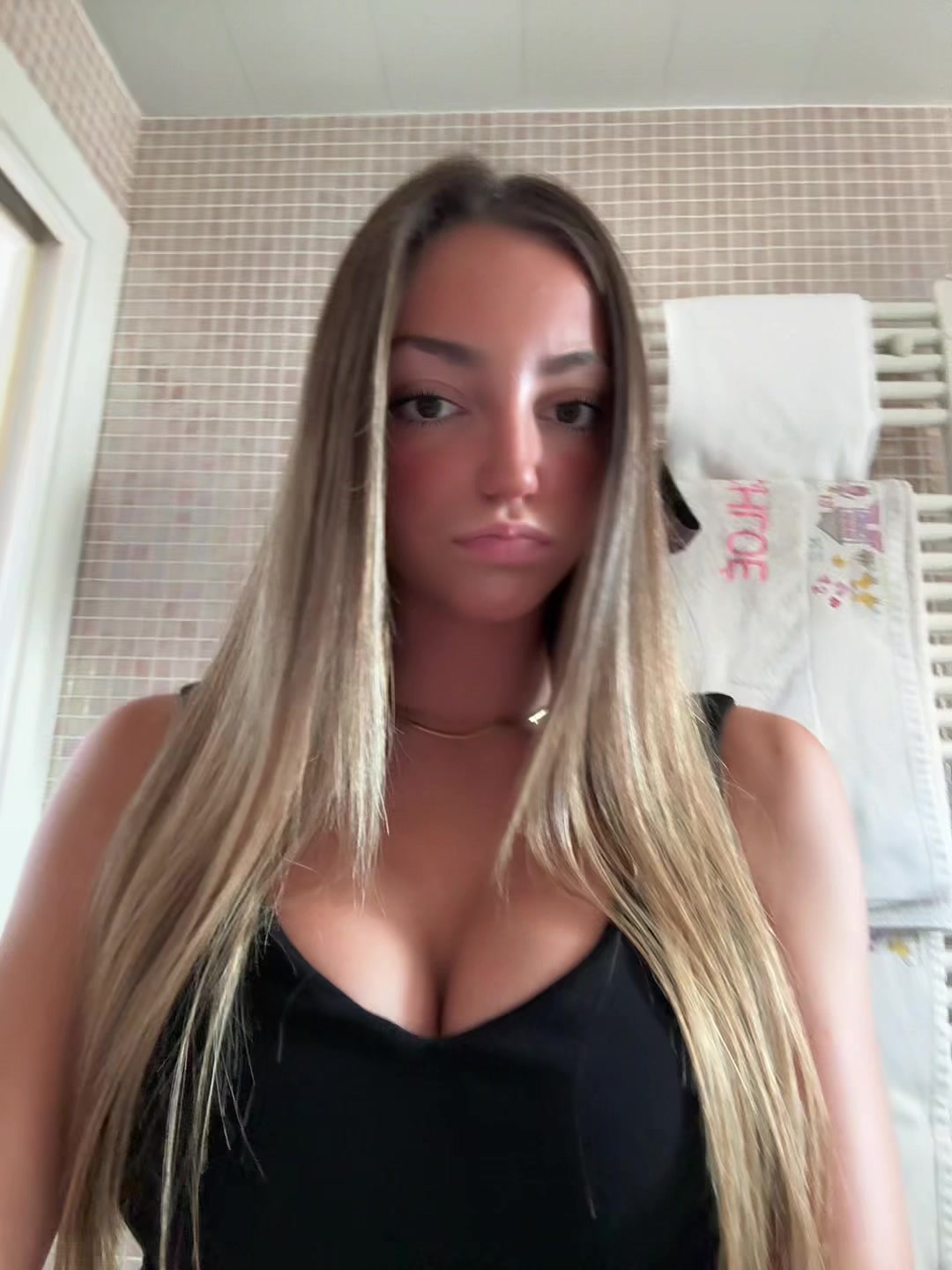 @chloediez_