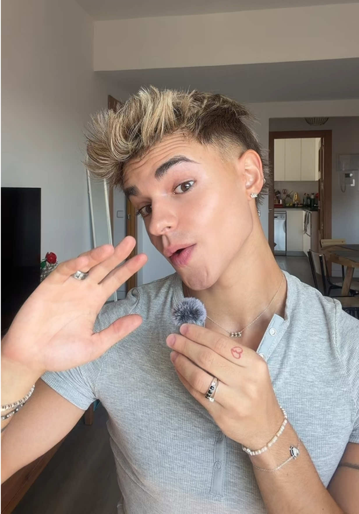 @Mario Ruiz🧸ྀི🐍
