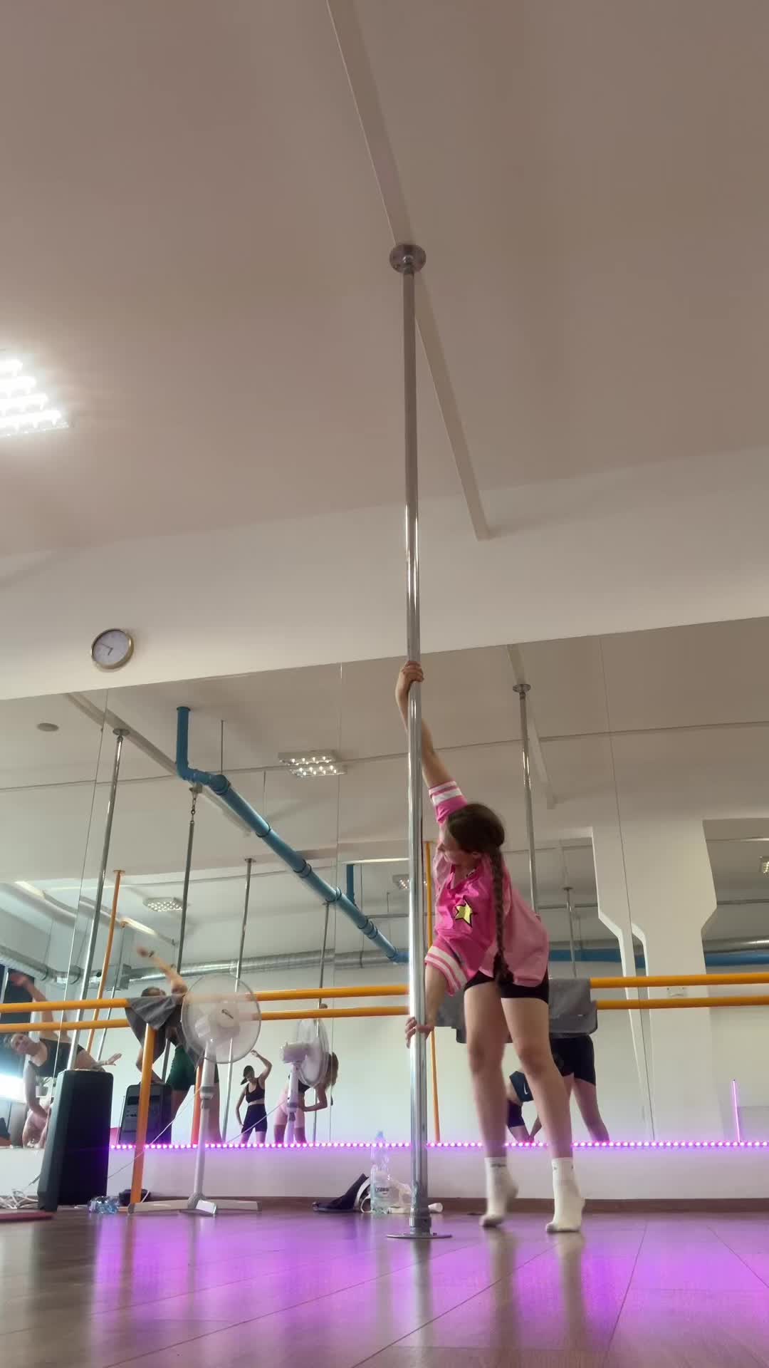 @_pole_flow_dance_pola_